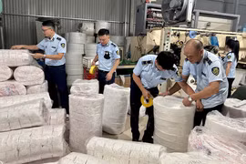 Thái Nguyên: Phát hiện cơ sở sản xuất bỉm trẻ em, băng vệ sinh giả