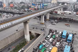 Lưu lượng phương tiện đổ vào nút giao Nguyễn Trãi - Khuất Duy Tiến rất lớn