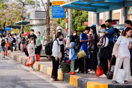 Hà Nội: Tăng cường xe khách phục vụ người dân đi lại Tết Dương lịch 2026