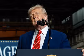 Ông Trump bác tin đồn trượt Đại học Harvard