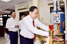 Chủ tịch Quốc hội Trần Thanh Mẫn tưởng nhớ, tri ân cố Chủ tịch Quốc hội Nguyễn Hữu Thọ