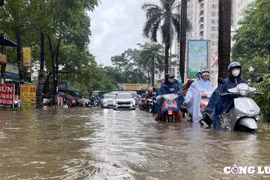 Hà Nội nâng cấp ba trạm bơm khẩn cấp để giải quyết ngập úng kéo dài