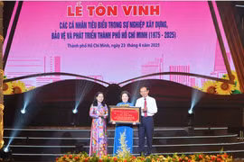 Anh hùng Lao động Mai Kiều Liên được vinh danh cá nhân tiêu biểu của TP.HCM dịp 50 năm thống nhất
