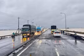 Còn 13 vị trí tắc đường do sạt lở, mưa lũ tại khu vực Trung Bộ