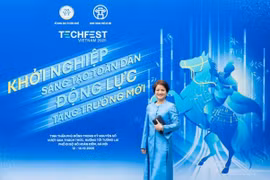 Dấu ấn tự hào - Ceo Công ty CP Sao Thái Dương Nguyễn Thị Hương Liên vinh dự nhận giải thưởng Doanh nhân khoa học & Công nghệ tiêu biểu tại Techfest 2025