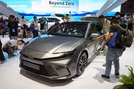Bán chạy nhất phân khúc, Toyota Camry vẫn giảm giá hơn 150 triệu đồng