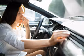 Mùi khét từ hệ thống sưởi xe cảnh báo điều gì