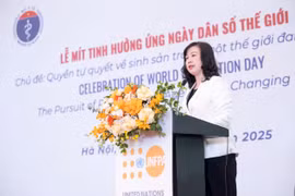 Đề xuất hỗ trợ tiền mặt, hiện vật cho gia đình sinh hai con gái