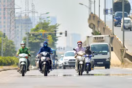 Miền Bắc và miền Trung nắng nóng gay gắt, có nơi nhiệt độ vượt 38 độ C