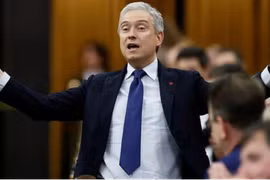 Canada cùng EU và Anh hạ trần giá dầu Nga