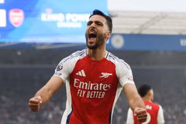 Arsenal thắng Leicester, rút ngắn khoảng cách với Liverpool