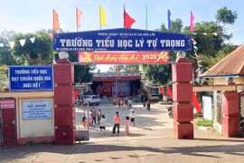 Đắk Lắk: Yêu cầu chấn chỉnh tình trạng đồng phục rườm rà, xử lý dứt điểm vụ giáo viên thắng kiện