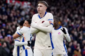 Arsenal hòa Brighton, Chelsea kéo dài chuỗi trận thất vọng tại Ngoại hạng Anh