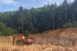 Gia Lai: Khai thác đất trái phép quy mô lớn ở Hòn Vọng Phu núi Bà
