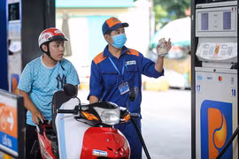 Giá xăng giảm mạnh từ chiều nay