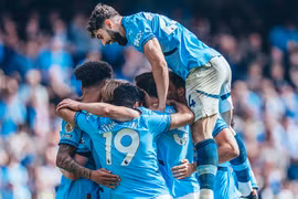Man City ngược dòng hạ Crystal Palace, trở lại top 4 Ngoại hạng Anh