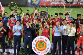 Các ngoại binh tỏa sáng, CLB Công An Hà Nội lần đầu đoạt Siêu cúp Quốc gia