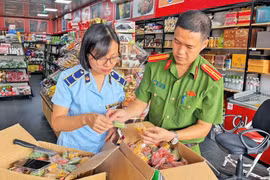 Bắc Ninh: Phát hiện số lượng lớn bánh Trung thu nhập lậu tại hộ kinh doanh