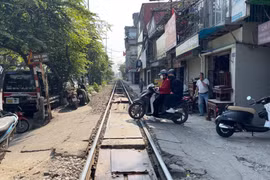 Tăng cường xử lý dứt điểm lối đi tự mở qua đường sắt