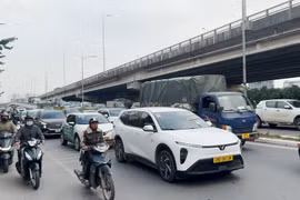 Người dân ùn ùn rời Hà Nội về quê đón Tết Dương lịch 2026