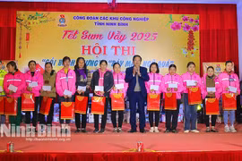 Ninh Bình: Nhiều hoạt động sôi nổi và thiết thực tại chương trình “Tết sum vầy” 2025