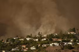 Nạn nhân hỏa hoạn bị cắt bảo hiểm ở Los Angeles có nguy cơ mất trắng