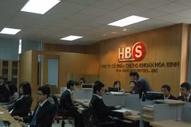 Lãnh đạo Chứng khoán Hòa Bình (HBS) gom cổ phiếu, biến động lớn trong cơ cấu cổ đông
