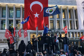 Tổng thống Thổ Nhĩ Kỳ chỉ trích các cuộc biểu tình ở Istanbul là 'phong trào bạo lực'