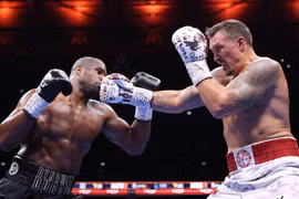 Oleksandr Usyk trở thành nhà vô địch tuyệt đối quyền anh hạng nặng thế giới