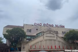 Ki-ốt tại chợ Đồng Xuân, nhiều mặt bằng trống khó tìm người thuê