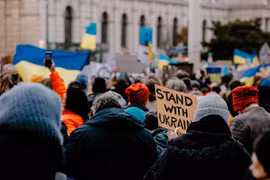 Sự ủng hộ Ukraine của phương Tây ngày càng mong manh bởi bất ổn chính trị