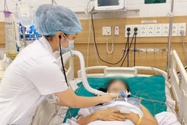 Tiêm botox tại nhà, hai phụ nữ liệt toàn thân, phải thở máy