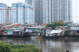 TPHCM: Xúc tiến di dời hàng ngàn căn nhà trên và ven kênh, rạch