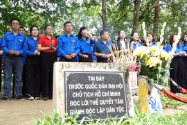 Hành trình về nguồn, thắp ngọn lửa biết ơn trong trái tim thanh niên