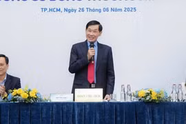 Vua ‘hàng hiệu’ Johnathan Hạnh Nguyễn tuyên bố muốn sống đến 105 tuổi để tiếp tục dự họp: Phía sau là những ‘bát phở hàng hiệu’ mang về hàng trăm triệu mỗi ngày tại sân bay?