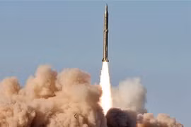 Iran lần đầu tấn công Israel bằng tên lửa đạn đạo hạng nặng Sejjil