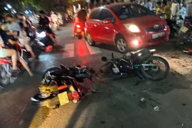 Công an Hà Nội làm rõ vụ ô tô tông liên hoàn 6 xe máy