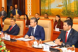 Tổng Bí thư Tô Lâm thăm, tặng quà người dân bị ảnh hưởng do mưa lũ tại Huế