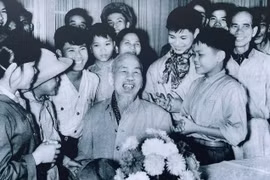 Những khoảnh khắc xúc động giữa Bác Hồ với nhân dân và thiếu nhi