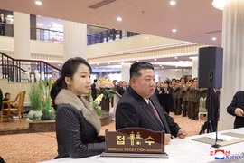Ông Kim Jong Un cùng con gái dự lễ khai trương loạt khách sạn