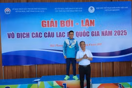 Học sinh trường chuyên lại vô địch bơi tại giải các Câu lạc bộ Quốc gia 2025