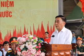 Thường trực Ban Bí thư Trần Cẩm Tú thăm, động viên các đơn vị luyện tập diễu binh