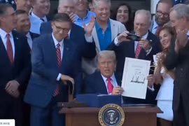 Ông Trump ký duyệt 'Đạo luật to đẹp' đúng dịp Quốc khánh Mỹ