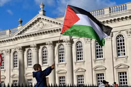 Cờ Palestine được treo tại WHO sau cuộc bỏ phiếu lịch sử