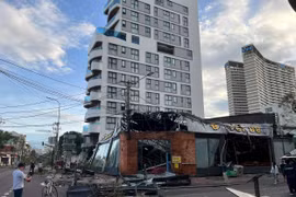 Bão số 13 gây thiệt hại nặng: 5 người chết, hàng nghìn nhà ngập, mất điện diện rộng