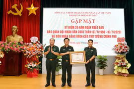 Báo Quân đội nhân dân Cuối tuần đón nhận Bằng khen của Thủ tướng Chính phủ