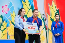 Vinamilk tặng 50.000 hộp sữa cho thiếu nhi TP HCM hướng đến sự kiện đặc biệt 30/4