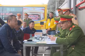Công an TPHN khởi động chiến dịch kiểm tra nồng độ cồn, ma túy của các tài xế xe chở khách