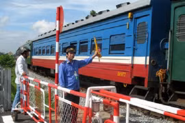 Kiên quyết thu hồi quyền sử dụng đất trong hành lang an toàn đường sắt tại các 'điểm đen' giao thông