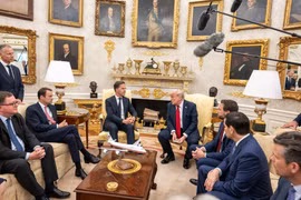 Mỹ dọa trừng phạt các quốc gia mua dầu Nga, tăng cường chuyển vũ khí đến Ukraine
